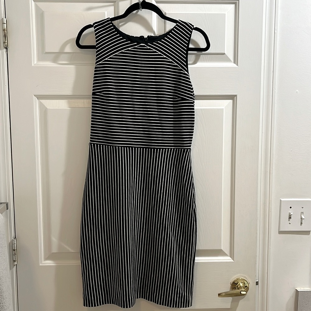Perfect dress for the return to office - black and white Banana republic dress